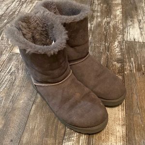 Grey UGG boots with bows